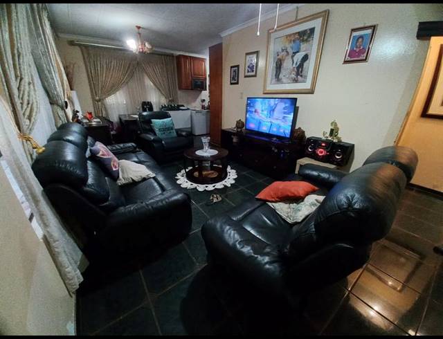 3 BEDROOM HOUSE FOR SALE IN IMBALI